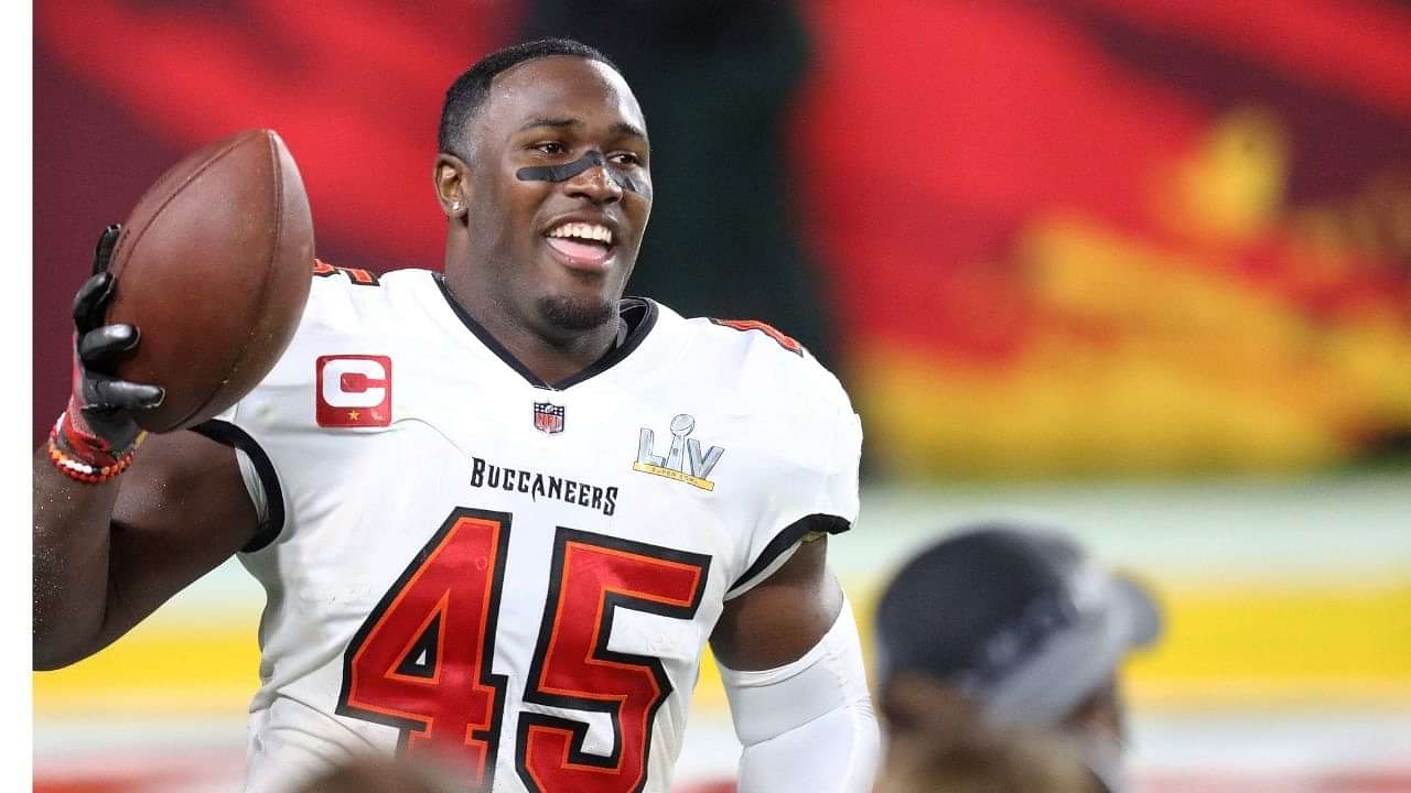 Tampa Bay Buccaneers inside linebacker Devin White (45) sacks