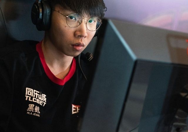 Team D Disqualified: vtfaded and In your dream Team D is disqualified from 2nd qualifiers due to transfer deadline violations