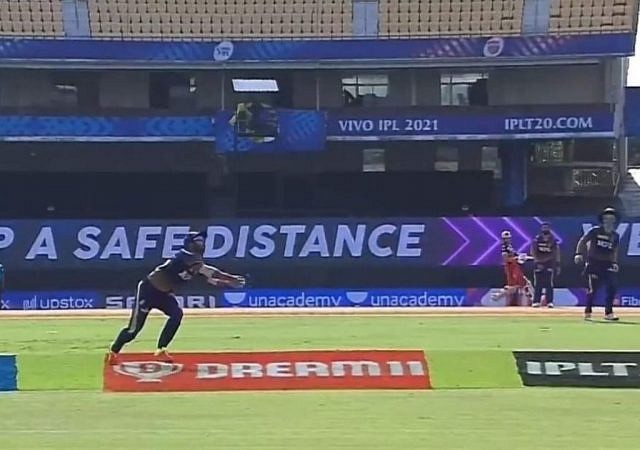 Virat Kohli vs KKR out: Rahul Tripathi grabs magnificent catch to dismiss RCB captain as V Chakravarthy picks two wickets in 1st over