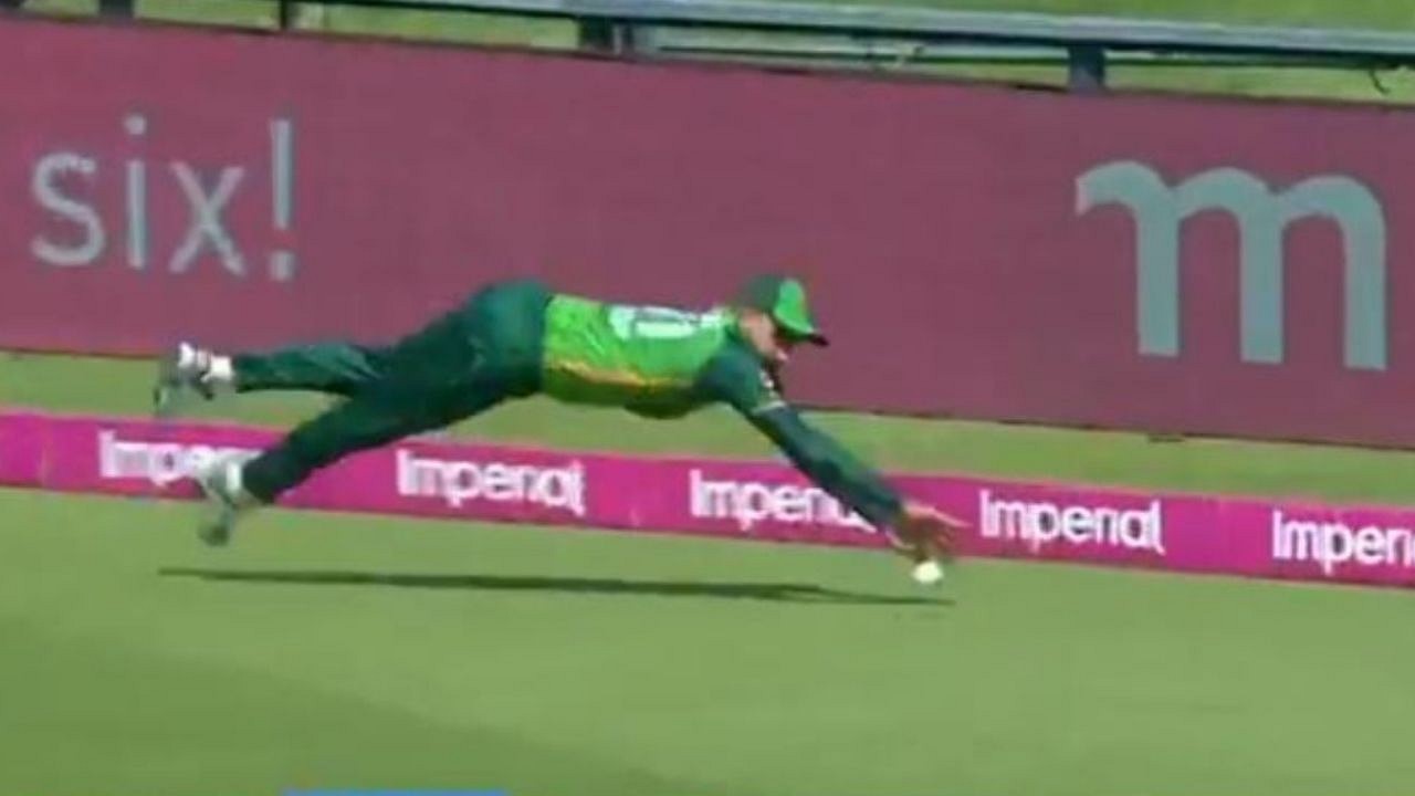 10 Out Of 10 Fans Laud Faheem Ashraf For Saving Two Runs With Exceptional Fielding In Sa Vs Pak Johannesburg Odi The Sportsrush