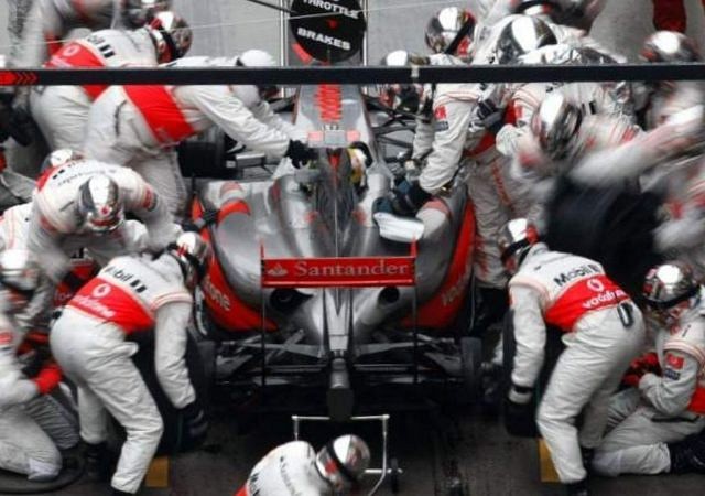 "It puts a lot of pressure on Pirelli"– Lewis Hamilton supports return of re-fuelling