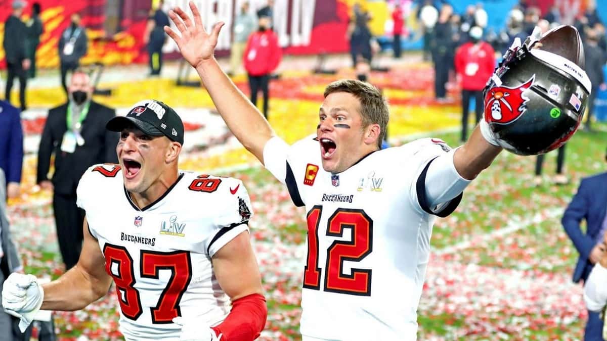 "Tom Brady Laser Eyes Off My Man" NFL Twitter Furious As Bucs QB