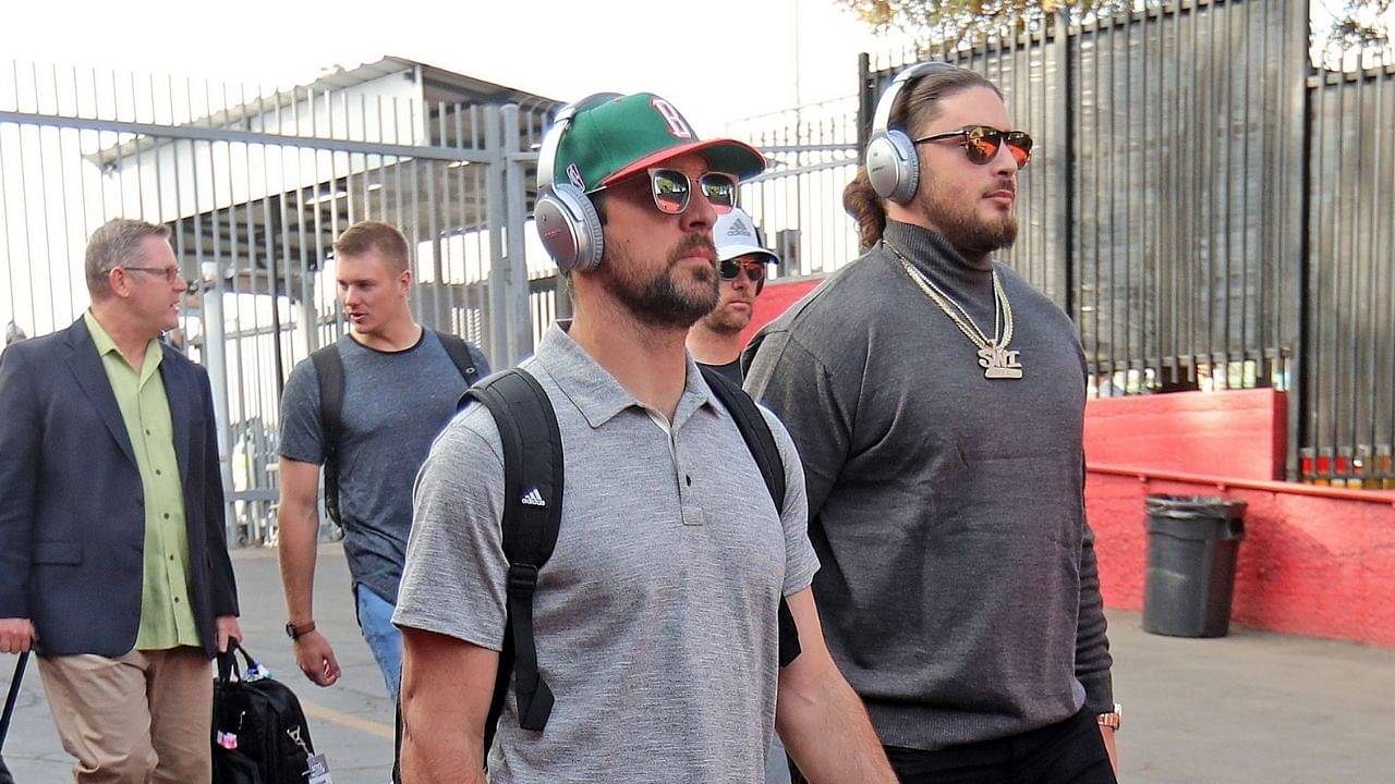 "This is the real reason Aaron Rodgers came back": Packers O-lineman David Bakhtiari pulls hilarious prank on Aaron Rodgers