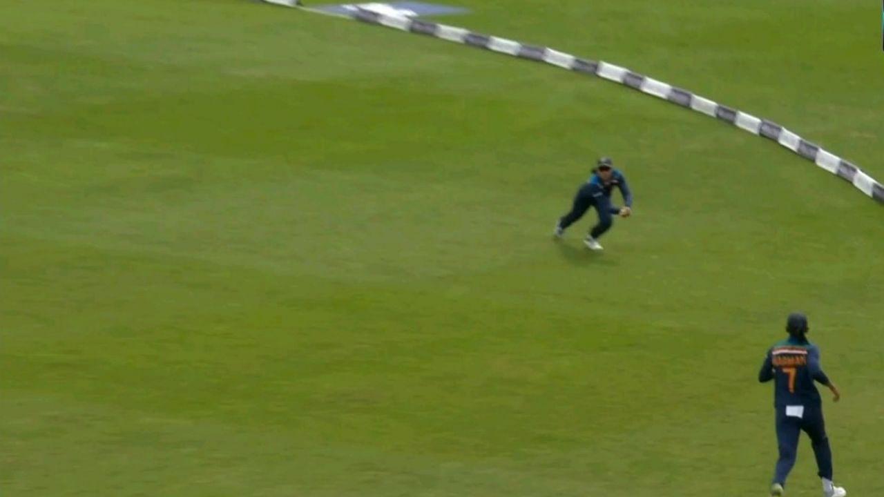 "Fly Smriti fly": Twitter reactions on Smriti Mandhana's acrobatic catch to dismiss Nat Sciver in Worcester ODI