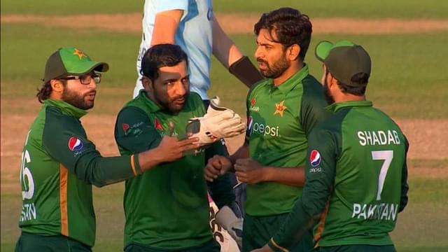 Shadab Khan and Sarfaraz Ahmed argument: Shadab and Sarfaraz point fingers at each other after Shadab grabs terrific catch to dismiss Lewis Gregory
