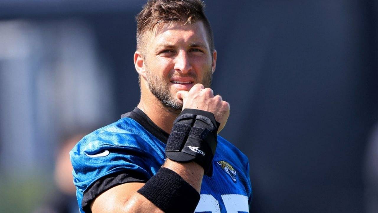 "Tim Tebow playing football like a green shell in Mario Kart": NFL Fans Roast Tim Tebow's Hilarious Block Attempt