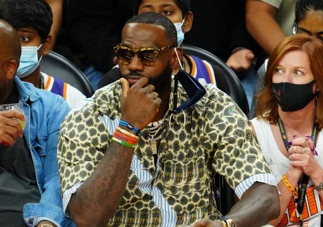 "LeBron James' obsession with creating underdog narrative while simultaneously considering himself the GOAT is concerning": NBA fans livid with Lakers star for latest passive-aggressive tweet