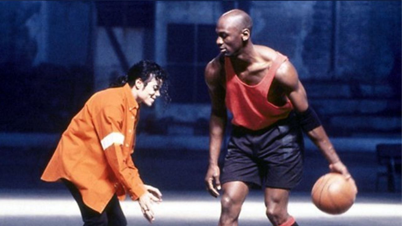 bord annoncere Tilføj til Michael Jordan Taught Michael Jackson Basketball And Jackson Taught Jordan  How To Moonwalk": When The Bulls Legend And King of Pop Showed Each Other  Their Arts - The SportsRush