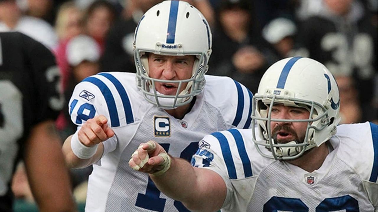 Peyton Manning chats with former teammate Jeff Saturday about his