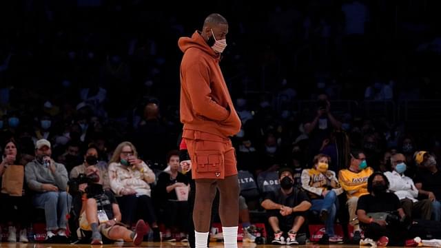 “Hello LeBron James, I watched Space Jam and it was good”: Lakers Fan hilariously compliments The King’s movie during a timeout leaving Carmelo Anthony to burst out in laughter