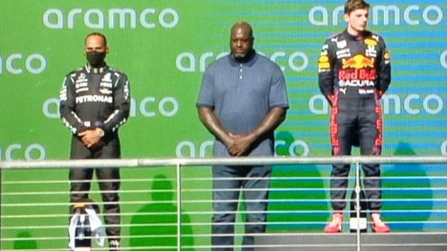 "Shaquille O’Neal was as tall as Lewis Hamilton on that podium": Fans react hilariously as Lakers legend presents winners trophy to Max Verstappen in Austin after an uproarious entry
