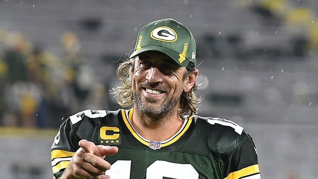 Watch: Aaron Rodgers tells Bears fans I still own you after