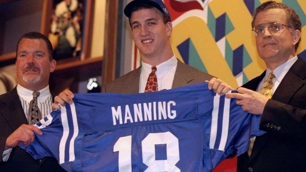 Peyton Manning Private Jet: The Colts Plane - Urban Splatter