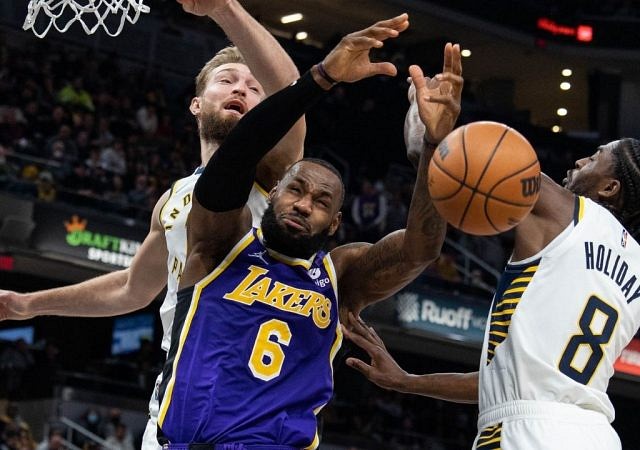 "LeBron James and the Lakers are far too old to play defense!": Rival assistant coach takes major dig at the King's team for their atrocious defense this season