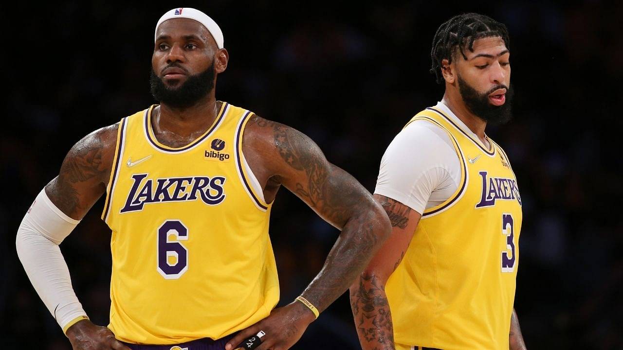“LeBron James really got eyes at the back of head!”: NBA Twitter explodes as the Lakers superstar displays his incredible court vision to find a wide-open Anthony Davis