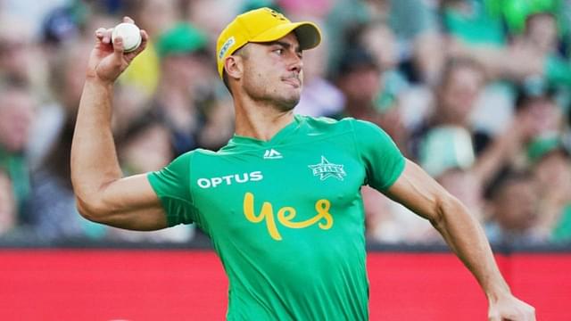 Why is Marcus Stoinis not playing today's BBL 2021-22 match vs Sydney Sixers?