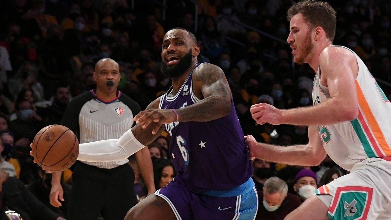 "The Lakers have just abandoned LeBron James": Fans show their frustration as the King was left alone on a crucial offensive possesion against the Spurs