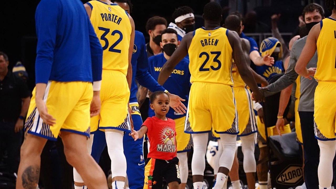 "Draymond Green's son as good as his pops at assisting Stephen Curry!": LeBron James absolutely loves DJ Green's cameo at Warriors sideline vs Kings