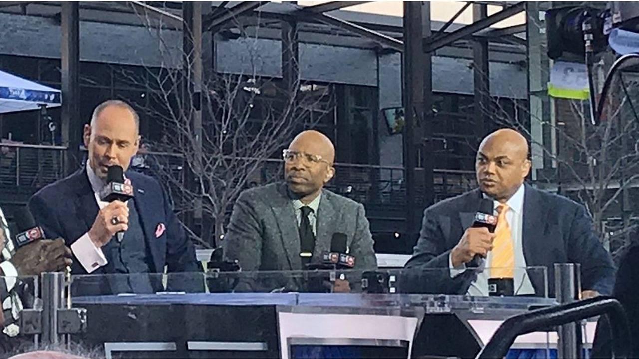 Charles Barkley kissed Kenny Smith's A** after losing a wager against Yao Ming