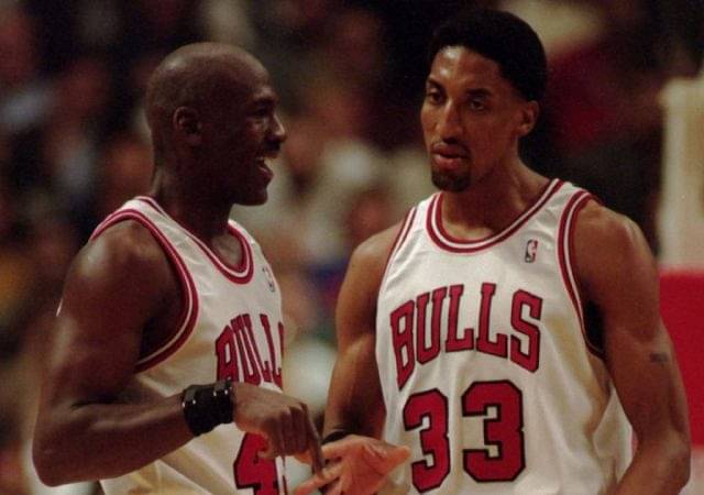 "If Phil Jackson had put Michael Jordan back in earlier, we would have lost the game!!": Scottie Pippen talked about MJ's benching in the final quarter of '92 Finals as Bulls trailed by 15 points