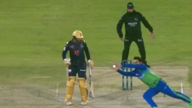 "This is the tournament Khushdil Shah levels up as a player": Khushdil Shah grabs a stunning catch to dismiss Will Smeed during Quetta Gladiators vs Multan Sultans PSL 2022 match