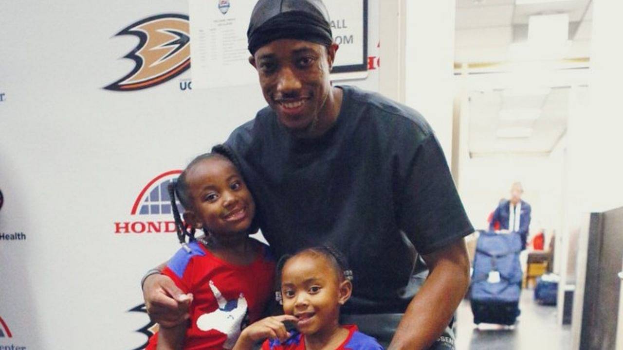 “DeMar DeRozan is really winning on the court and in life!”: NBA Twitter left in awe as the Bulls star’s daughters wholesomely mimic his free-throw routine from the sidelines