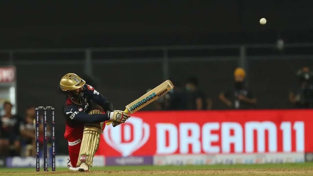 Dinesh Karthik helmet Why Dinesh Karthik wears different helmet than other batters? The