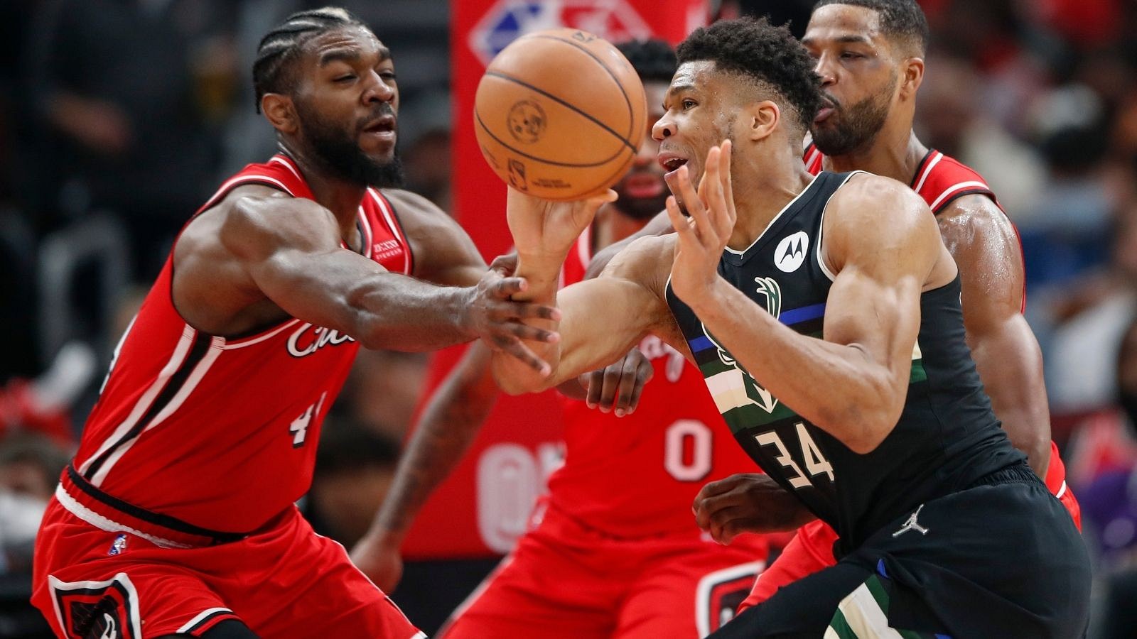 giannis antetokounmpo pants