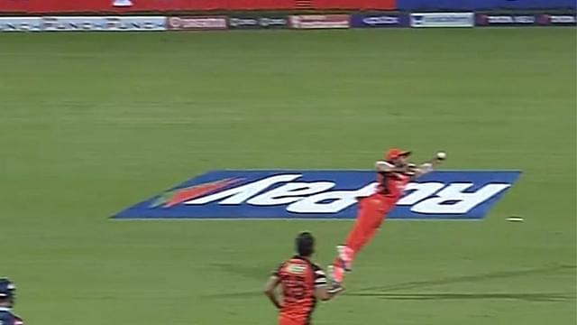 Rahul Tripathi catch vs Gujarat Titans: SRH fielder grabs stunning diving catch to dismiss Shubman Gill at DY Patil Stadium
