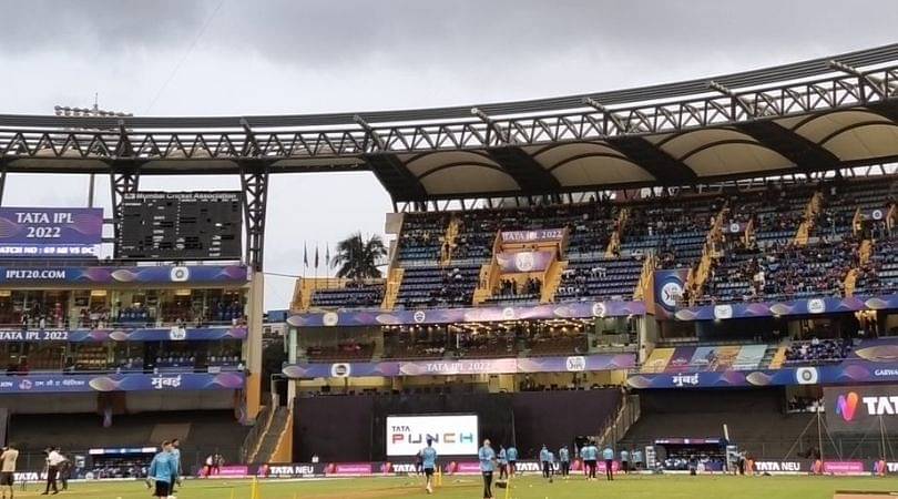 Weather forecast Wankhede Mumbai: The rain threat has emerged in the IPL 2022 match between Delhi and Mumbai at the Wankhede Stadium.