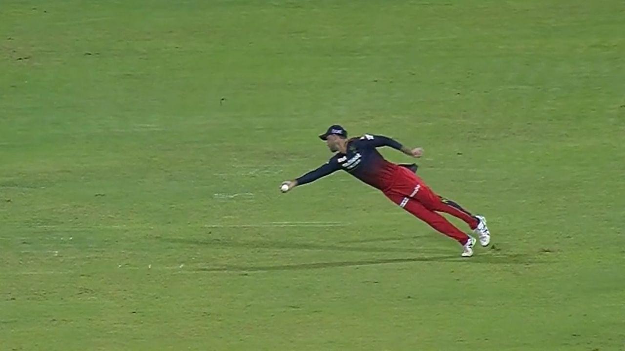 "What a catch by Maxwell": Glenn Maxwell's one-handed stunner to dismiss Shubman Gill enthralls fans