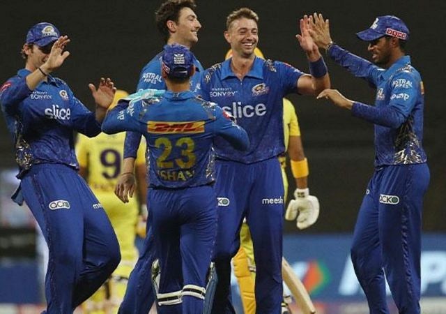 MI vs SRH Wankhede Stadium pitch report today match 2022: Wankhede pitch batting or bowling Mumbai vs Hyderabad match