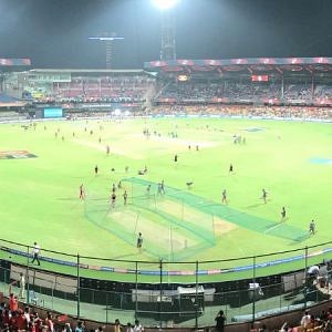 M Chinnaswamy Stadium boundary length: Ground size Chinnaswamy Stadium ...