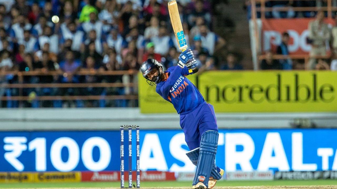 "Unstoppable this season": Twitter reactions on Dinesh Karthik half-century vs South Africa in Rajkot T20I