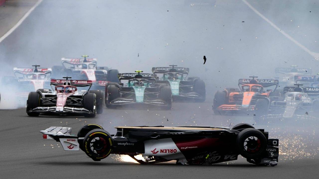 Cover Image for “Seeing a car upside down like that was awful”– F1 Twitter prays for Guanyu Zhou’s safety after he rolls over after crashing with George Russell