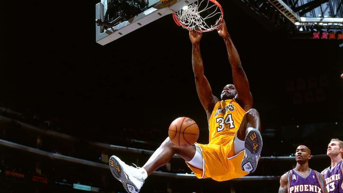 325 lbs Shaquille O’Neal recites story of shot clock falling and