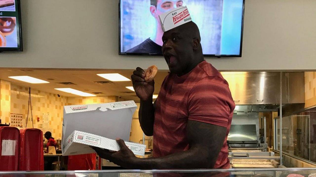 7ft, 325 pound Shaquille O’Neal really gobbled down a doughnut without even biting into it