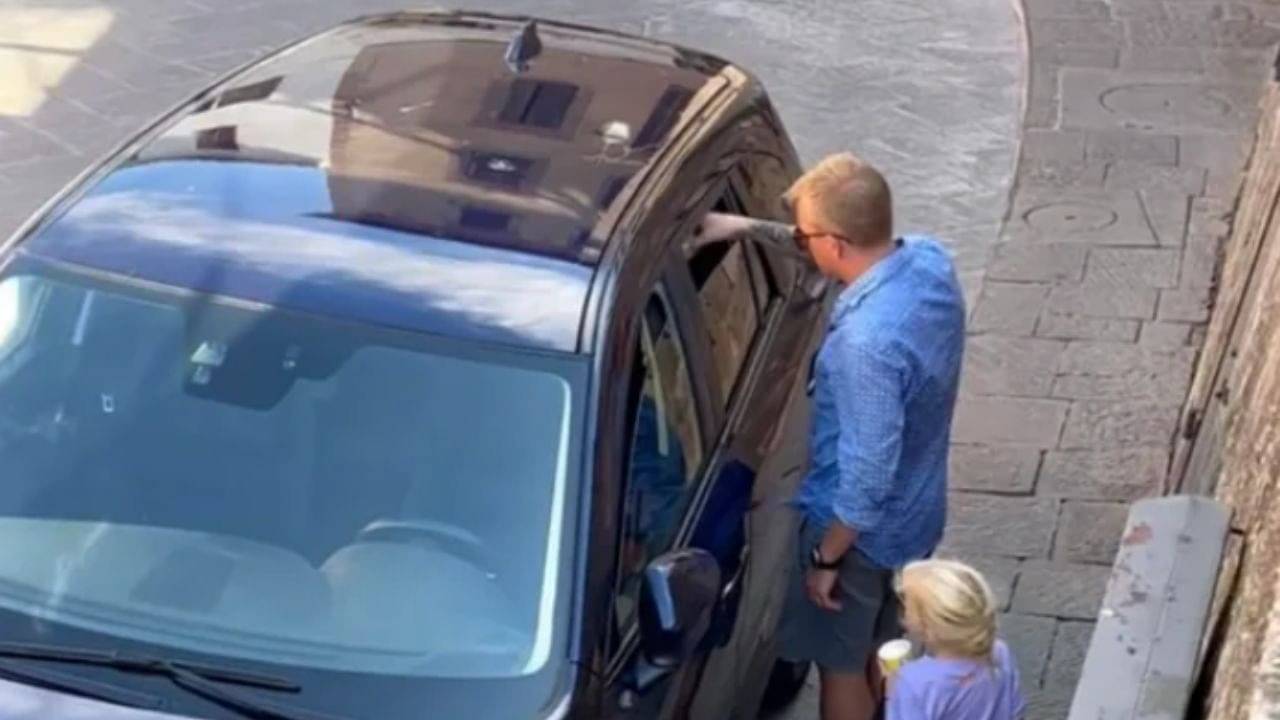 "Kimi knows what it's like to be in a hot car without a drink": When Kimi Raikkonen helped a dog get his drink leaving a Ferrari officer awestruck