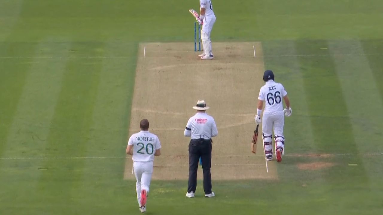 Why are the Umpires wearing black armbands today in England vs South