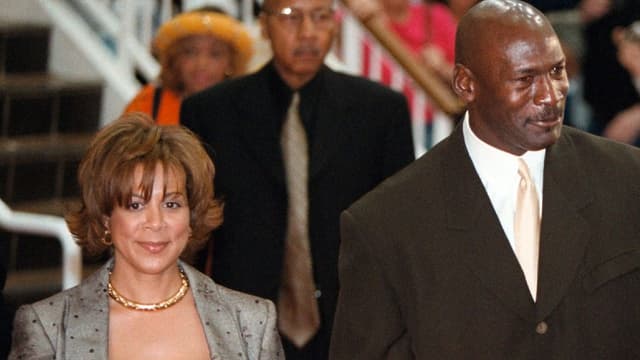 Michael Jordan’s ex-wife Juanita Vanoy, who cost him $168 million, dated another Bulls player