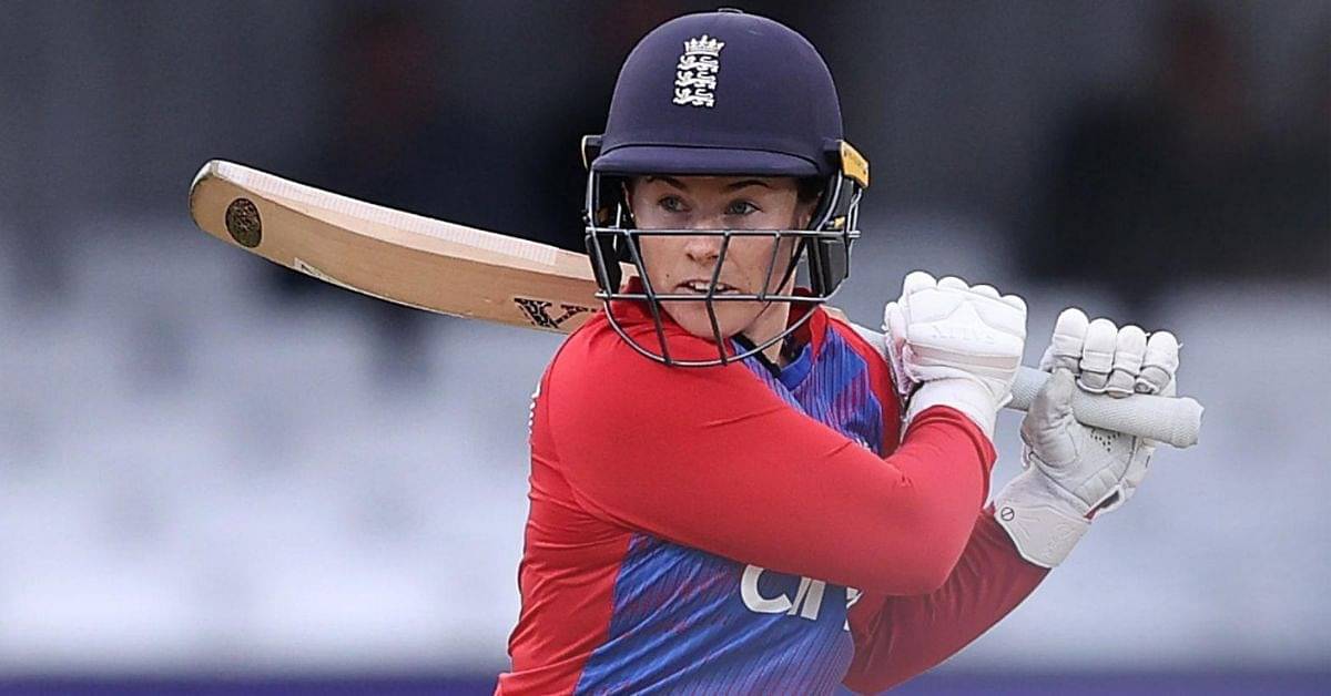 English batter Tammy Beaumont will be representing Sydney Thunder in the upcoming Women's Big Bash League season.