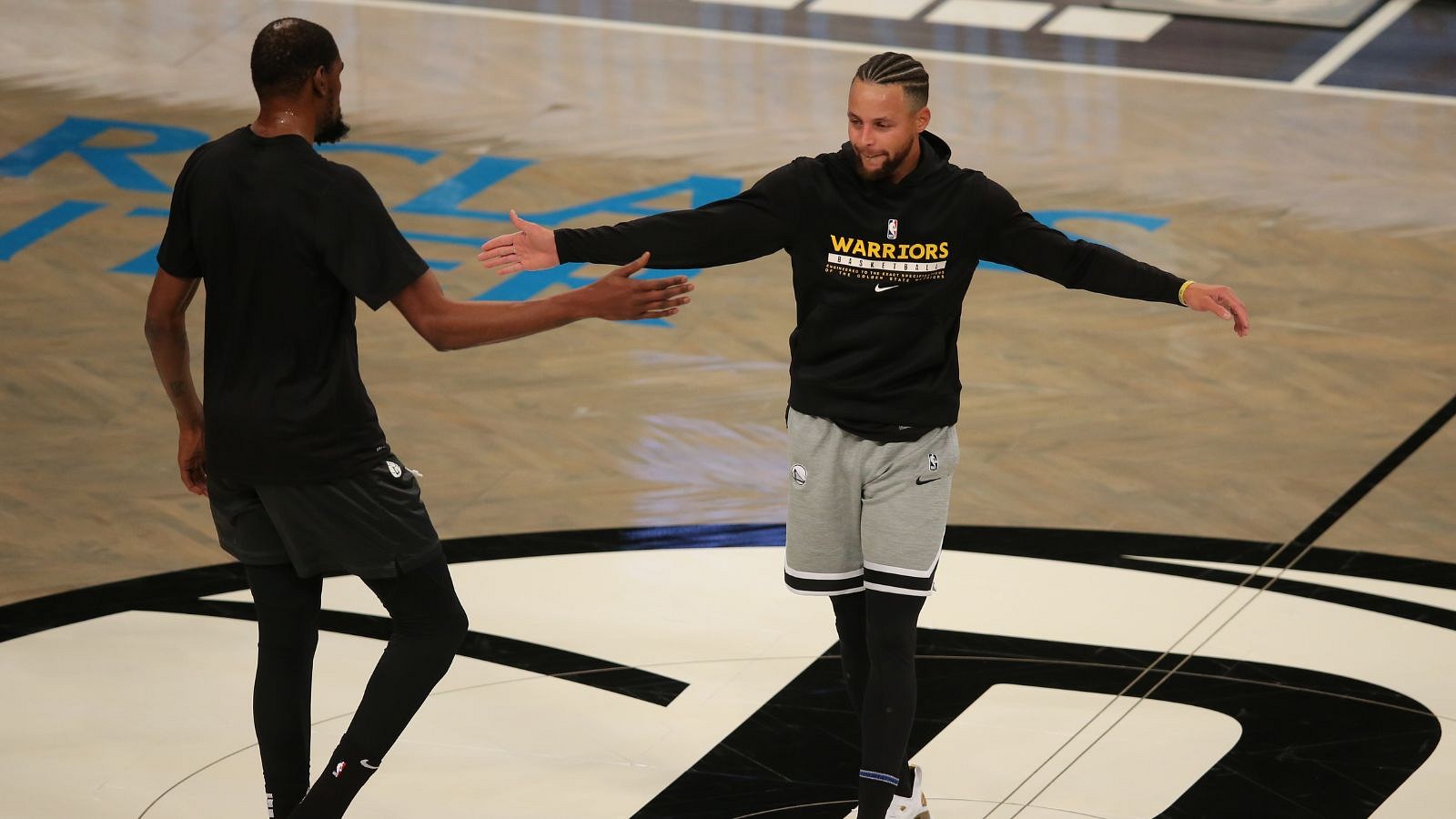 Shoutout to Aaron Donald!: 4x NBA Champ Stephen Curry thanked Rams' Super  Bowl Champion for 'Ring Me' celebration - The SportsRush