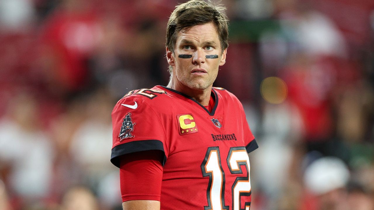 Brady, Bucs drop under .500 with shocking loss to Panthers