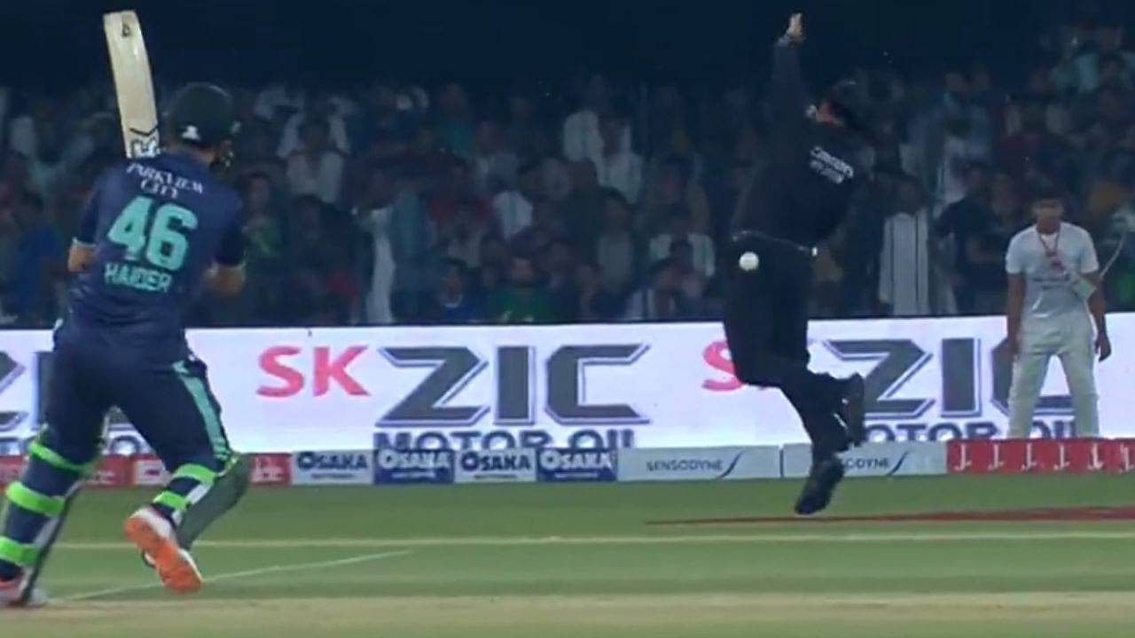 "Little snoozing, I guess": Haider Ali pulls Richard Gleeson to smash ball directly at square leg umpire Aleem Dar in Lahore T20I