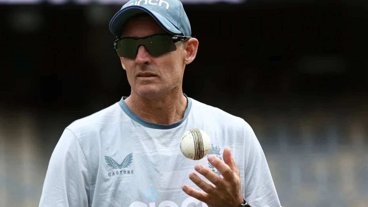 Hussey, Saker join as England T20 coaches