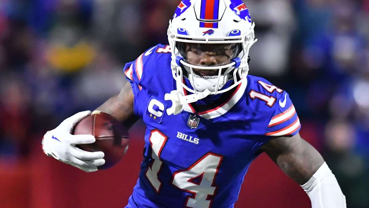 Bills' Stefon Diggs talks trash to Packers' Jaire Alexander