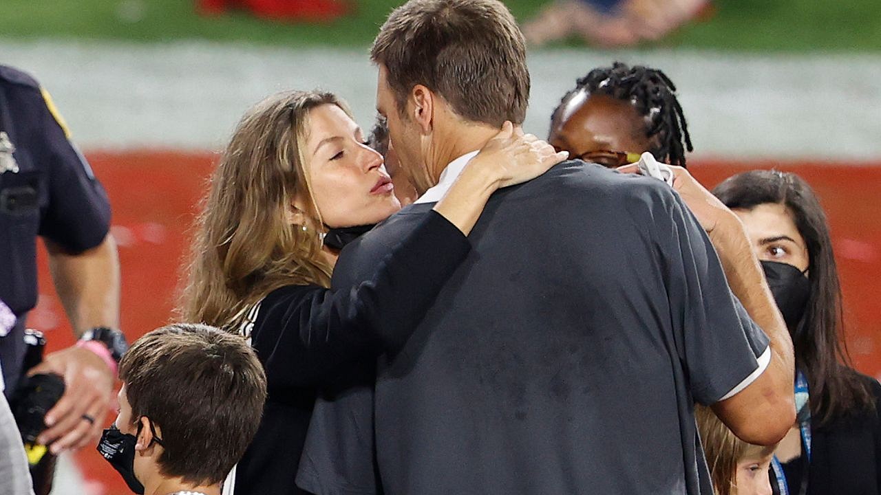 $32,000,000,000 FTX Debacle Cost Tom Brady & Gisele Bundchen $48,000,000 of  Their Personal Wealth - The SportsRush