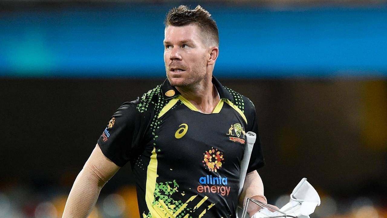 Why is David Warner not playing today's 3rd T20I between Australia and England in Canberra?