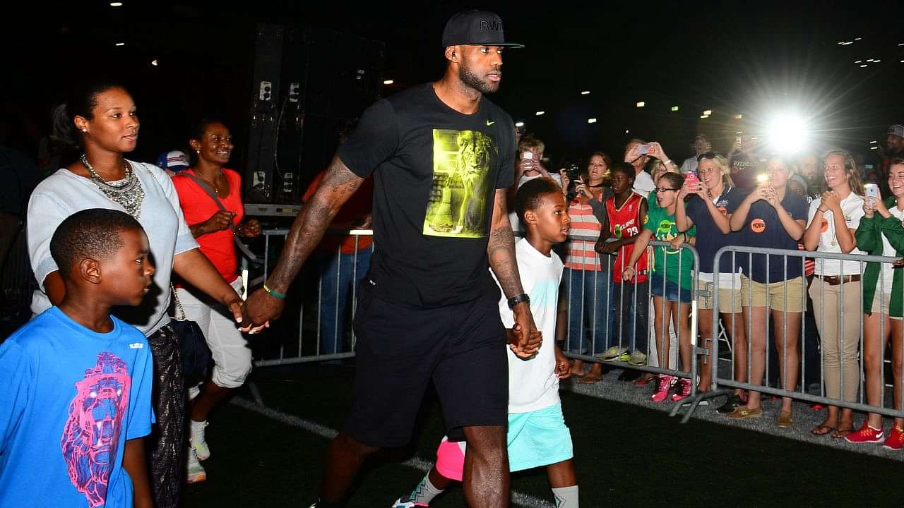 What Is Savannah Feeding Bryce?”: Already Taller than Stephen Curry, LeBron  James 16YO Son Steals All the Attention in 'Royal Family' Pictures -  EssentiallySports