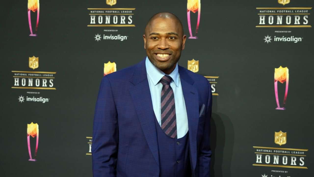 Who Was 2005 NFL MVP? The Shaun Alexander Story The SportsRush